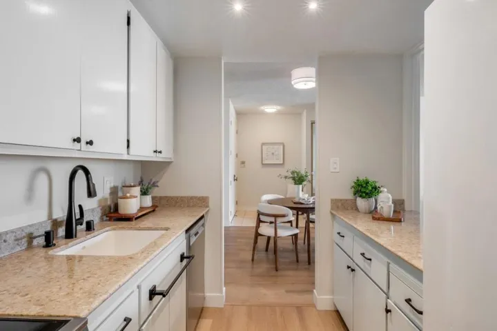 1427 Floribunda Avenue 305, Burlingame, California 94010