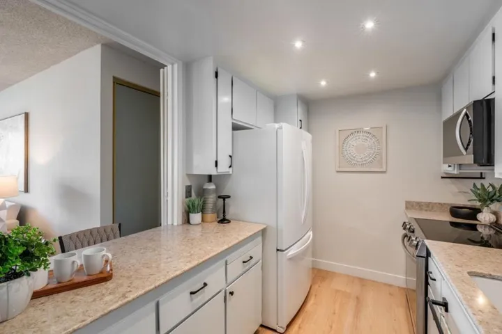 1427 Floribunda Avenue 305, Burlingame, California 94010