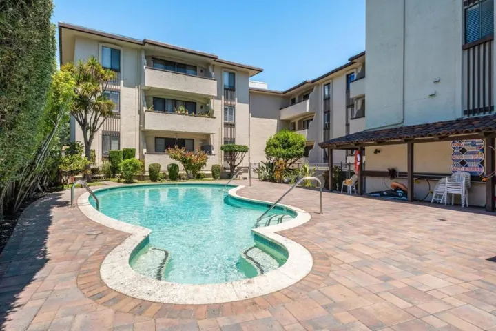 1427 Floribunda Avenue 305, Burlingame, California 94010