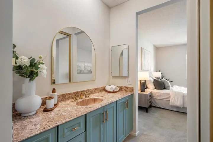 1427 Floribunda Avenue 305, Burlingame, California 94010