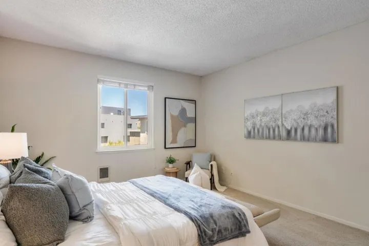 1427 Floribunda Avenue 305, Burlingame, California 94010
