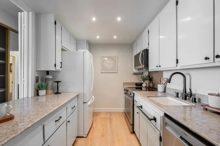 1427 Floribunda Avenue 305, Burlingame, California 94010