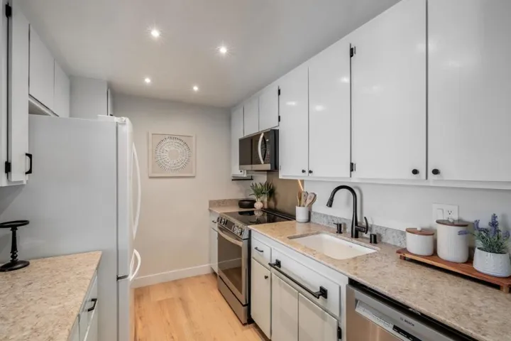 1427 Floribunda Avenue 305, Burlingame, California 94010
