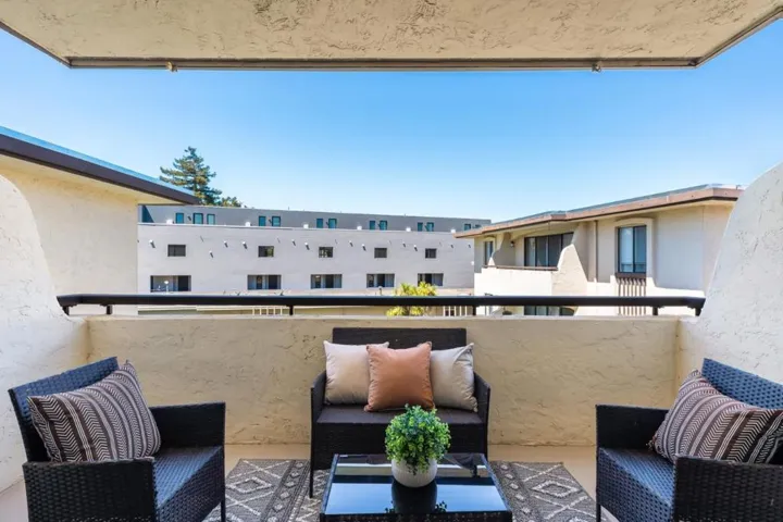 1427 Floribunda Avenue 305, Burlingame, California 94010