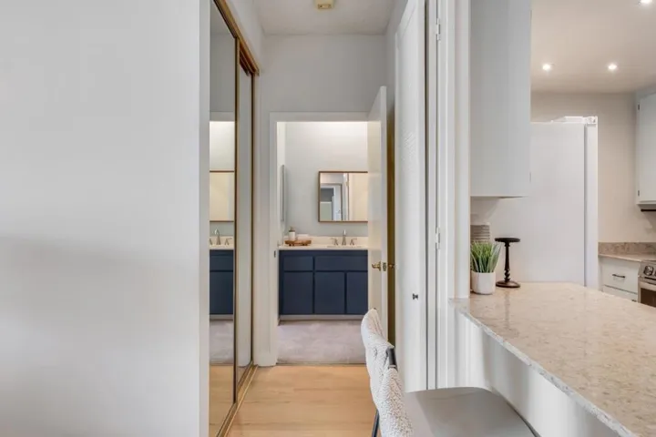 1427 Floribunda Avenue 305, Burlingame, California 94010