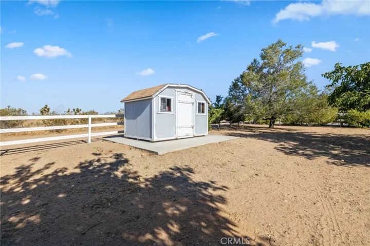 17173 Fort Tejon Road, Llano, California 93544