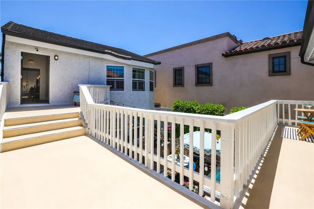 View towards entrance in to main area of the home