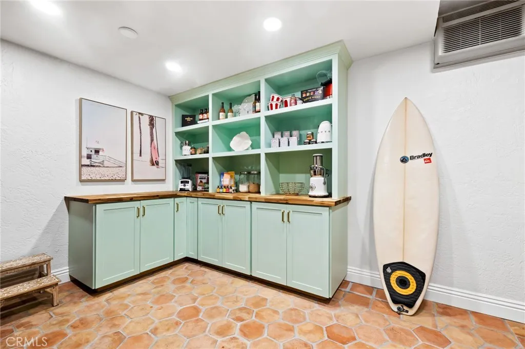 Lower floor wine cellar or storage