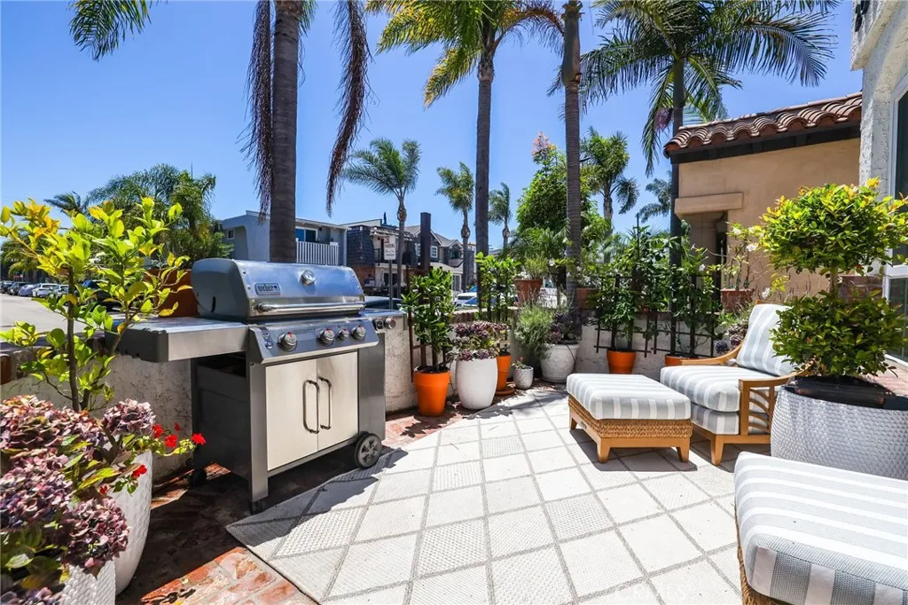 Front patio area.