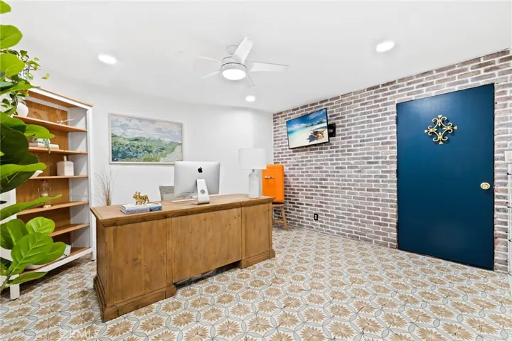 205 4th Street, Seal Beach, California 90740