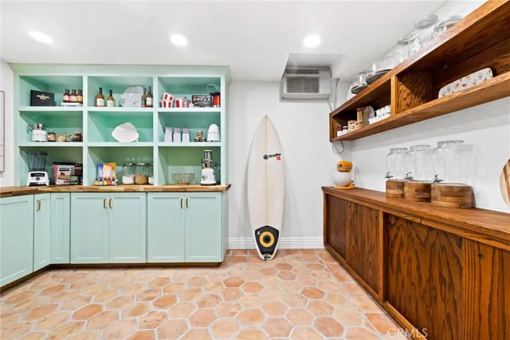 205 4th Street, Seal Beach, California 90740