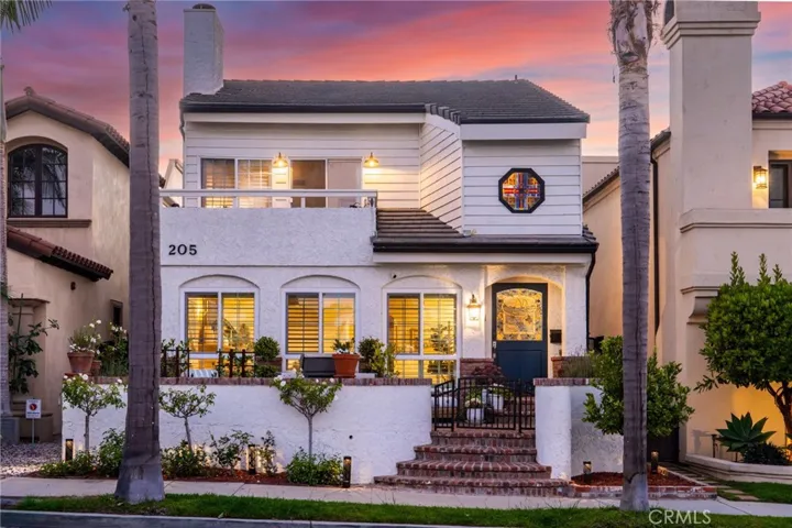 205 4th Street, Seal Beach, California 90740