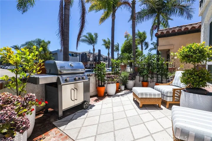 Front patio area.