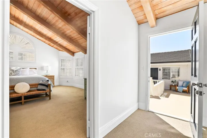 Entrance to rear bedrooms/ guest suite