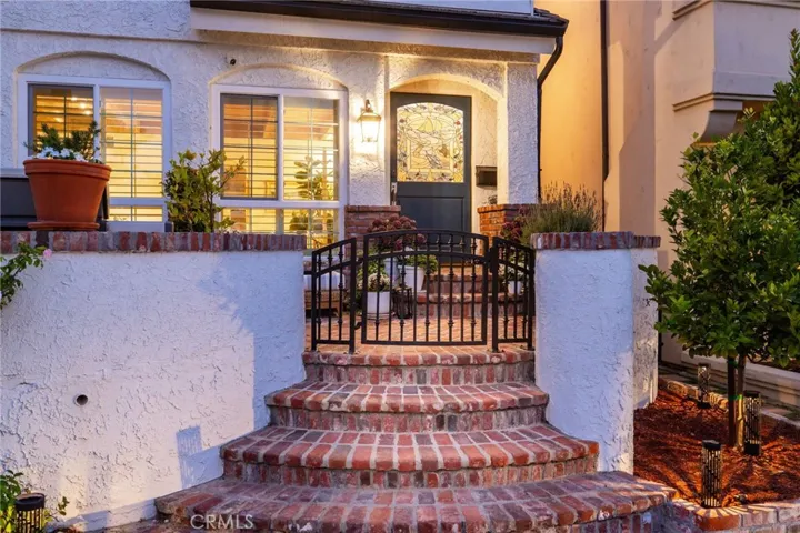 205 4th Street, Seal Beach, California 90740