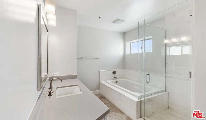 6280 W 3rd Street 412, Los Angeles, California 90036