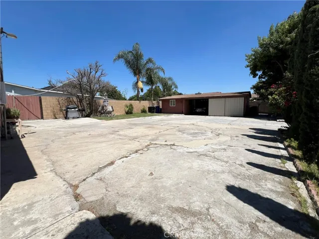 10001 Vine Street, Bloomington, California 92316