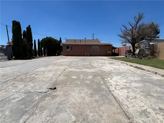 10001 Vine Street, Bloomington, California 92316