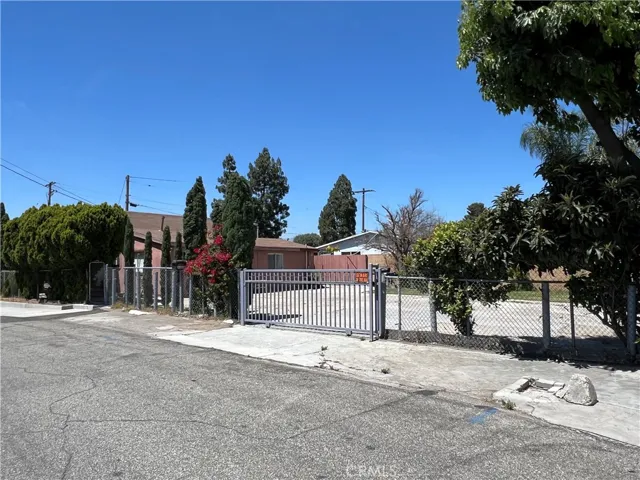 10001 Vine Street, Bloomington, California 92316