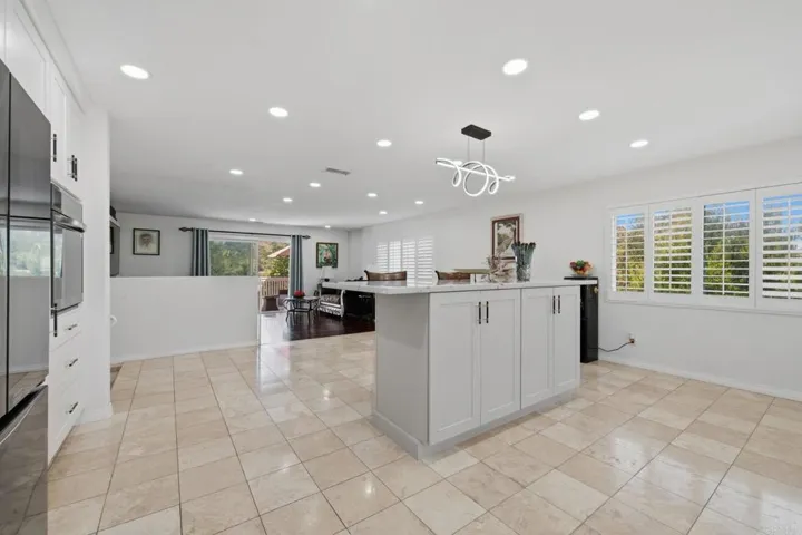 10629 Meadow Glen Way E, Escondido, California 92026