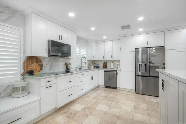 10629 Meadow Glen Way E, Escondido, California 92026