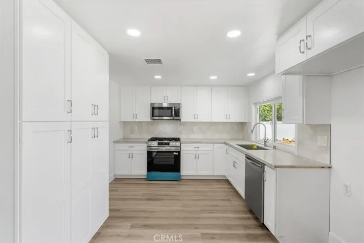 554 Dorena, Newbury Park, California 91320