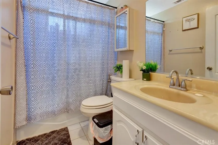 12725 Barlin Avenue, Downey, California 90242