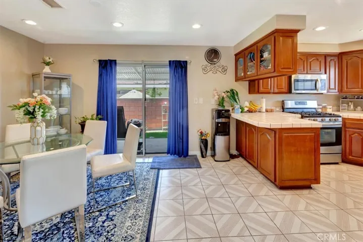 12725 Barlin Avenue, Downey, California 90242