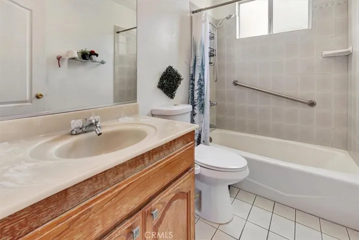 12725 Barlin Avenue, Downey, California 90242