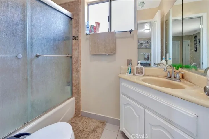 12725 Barlin Avenue, Downey, California 90242