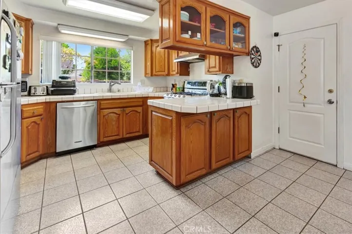 12725 Barlin Avenue, Downey, California 90242