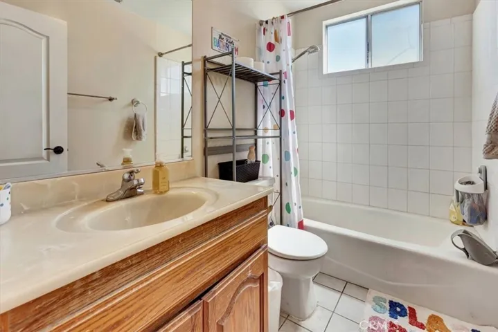 12725 Barlin Avenue, Downey, California 90242