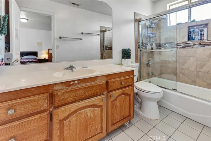 12725 Barlin Avenue, Downey, California 90242