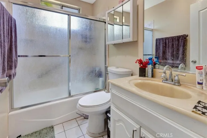 12725 Barlin Avenue, Downey, California 90242