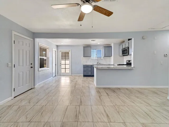 20-13315 La Mesa Drive-20