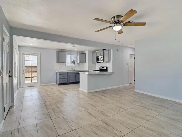 21-13315 La Mesa Drive-21