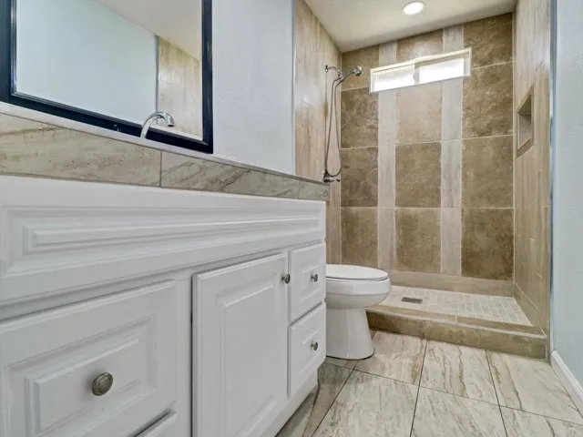 35-13315 La Mesa Drive-35