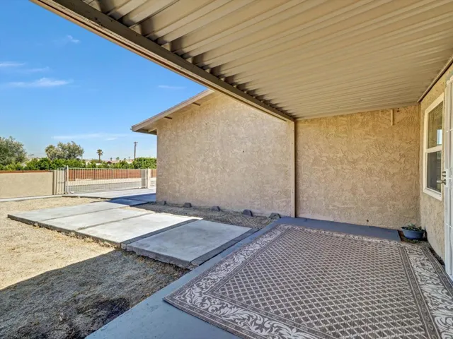 15-13315 La Mesa Drive-15