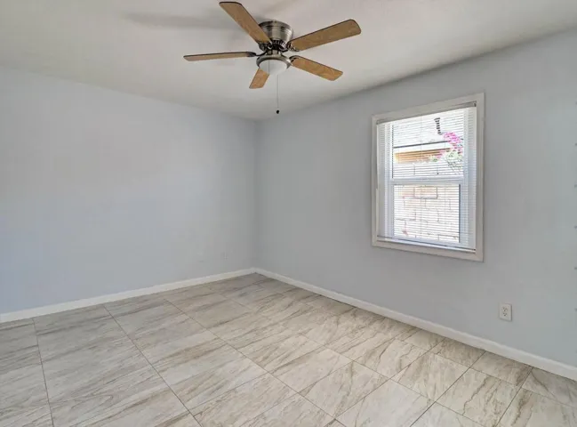 31-13315 La Mesa Drive-31