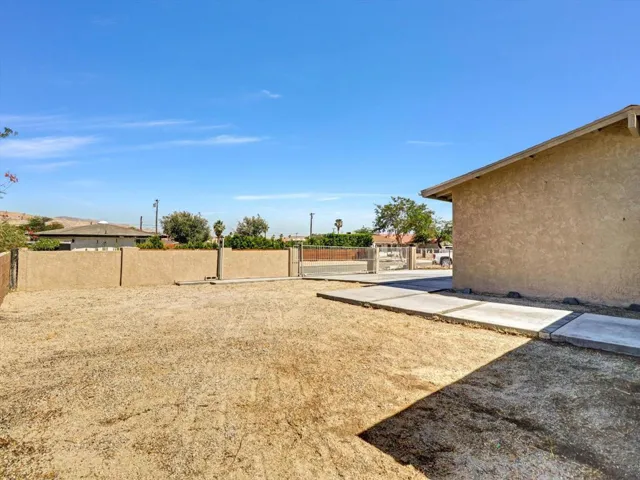 11-13315 La Mesa Drive-11