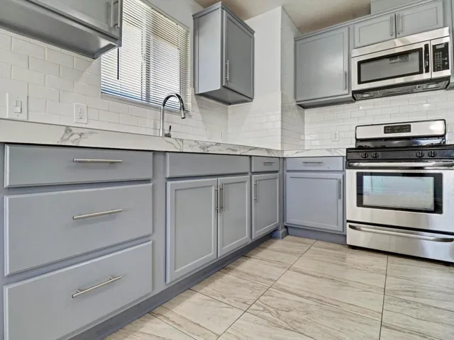 26-13315 La Mesa Drive-26