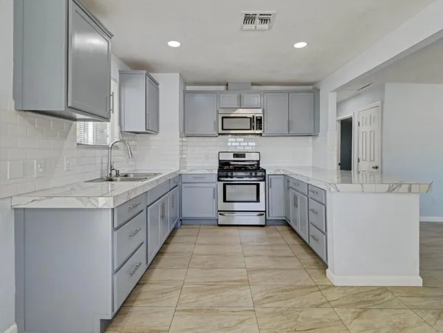 23-13315 La Mesa Drive-23