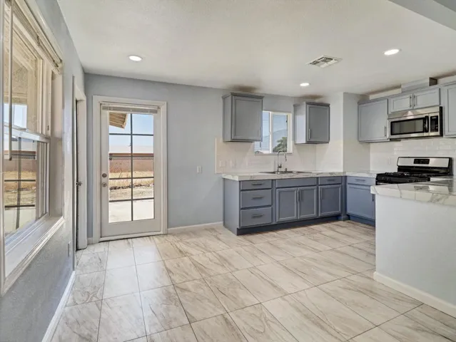 22-13315 La Mesa Drive-22