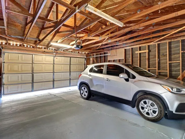40-13315 La Mesa Drive-40