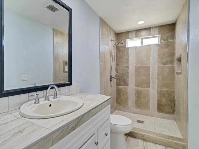 34-13315 La Mesa Drive-34