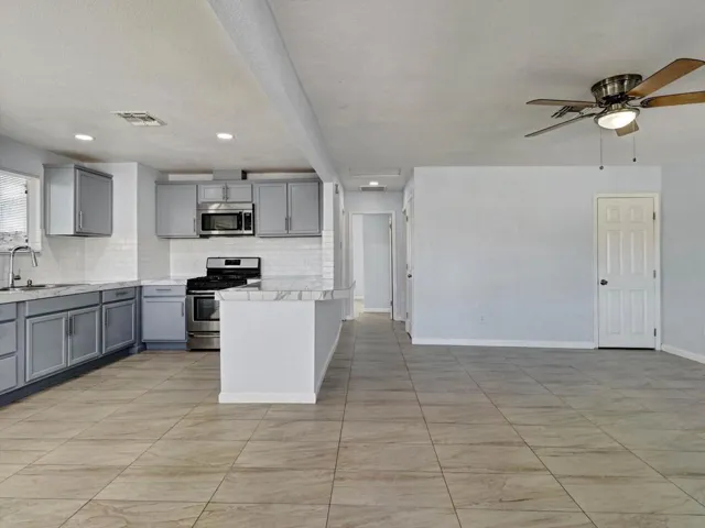 17-13315 La Mesa Drive-16