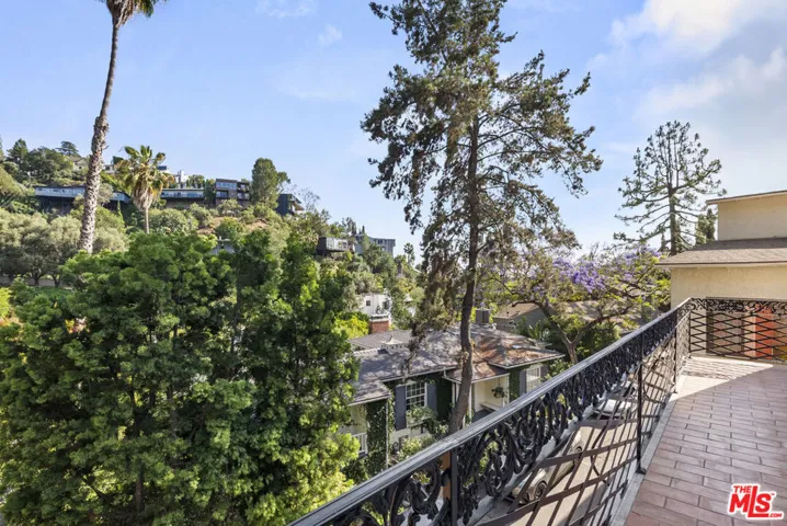 2422 Cazaux Place, Los Angeles, California 90068