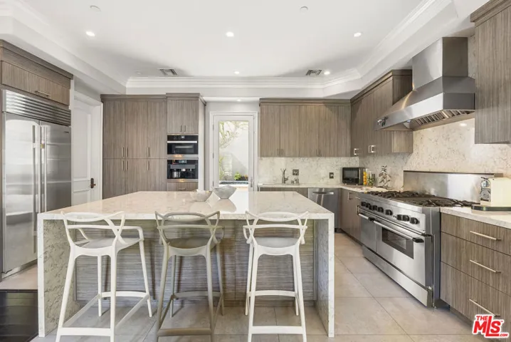2422 Cazaux Place, Los Angeles, California 90068