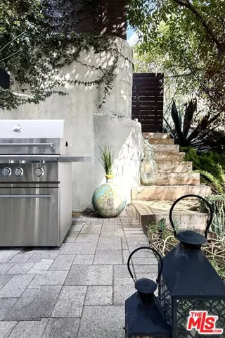 2422 Cazaux Place, Los Angeles, California 90068