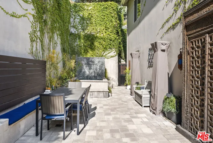 2422 Cazaux Place, Los Angeles, California 90068